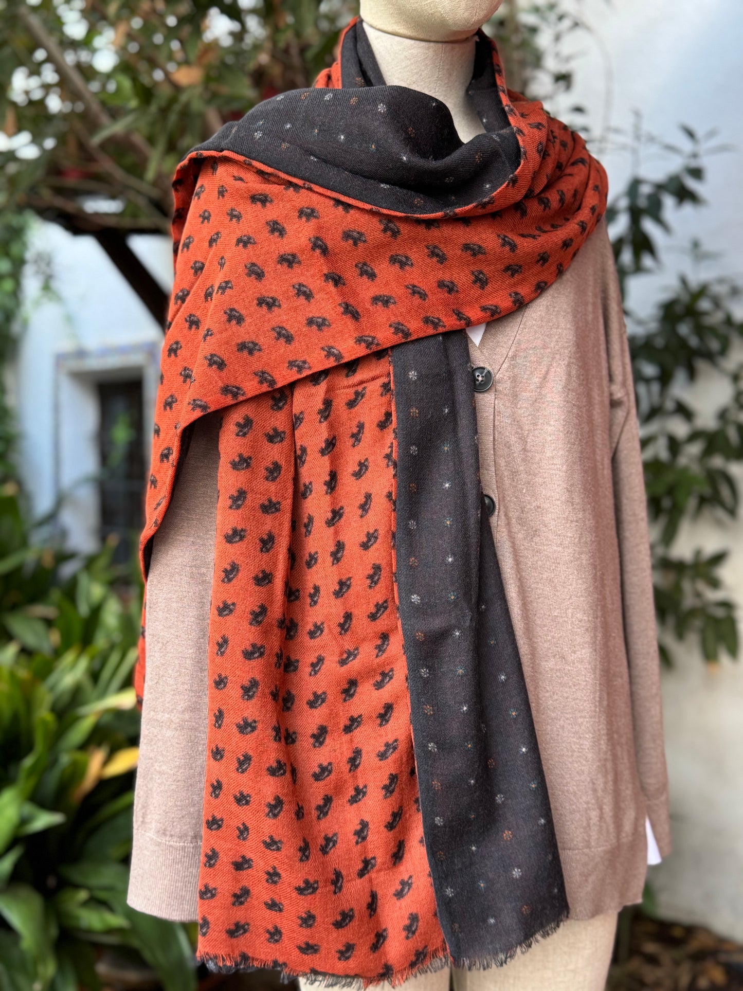 Pañuelo largo reversible de lana