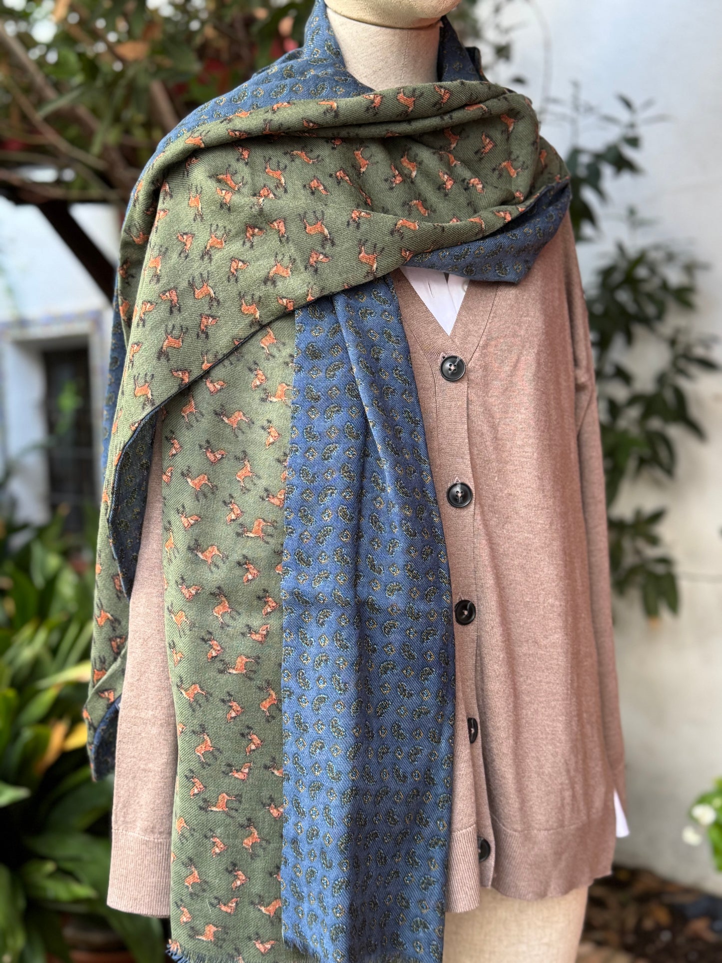 Pañuelo largo reversible de lana