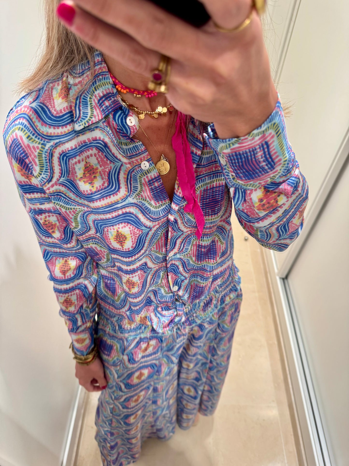 Conjunto pantalón geométrico azul y rosa