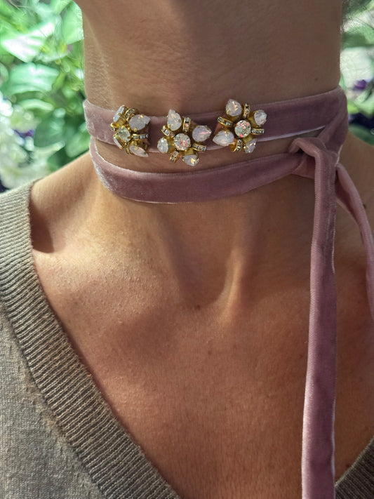 Collar de terciopelo rosa