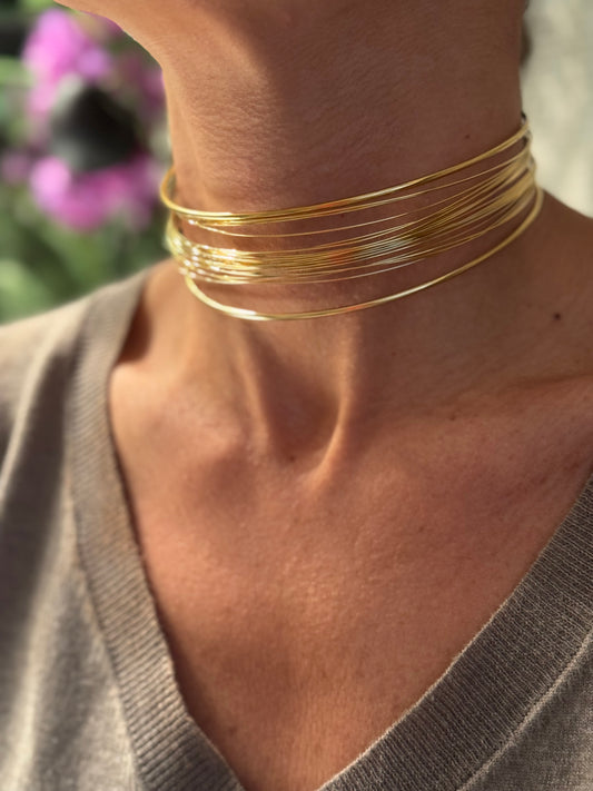 Choker multihilos dorado