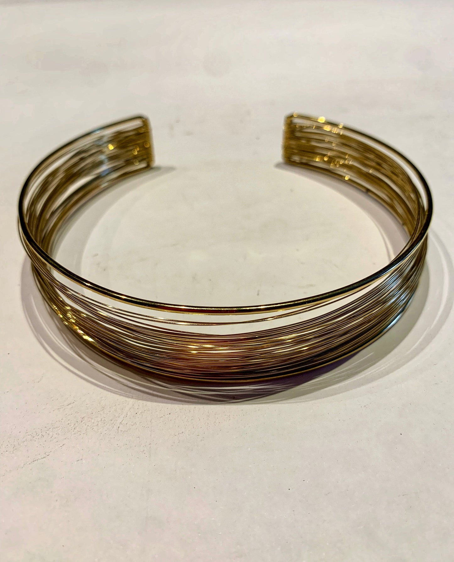Chocker multihilos dorado