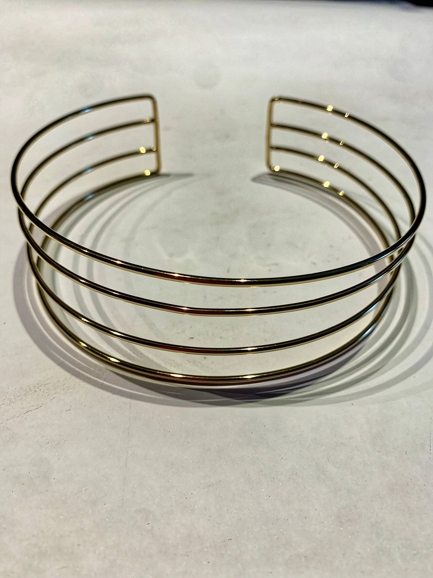 Chocker cuatro líneas dorado