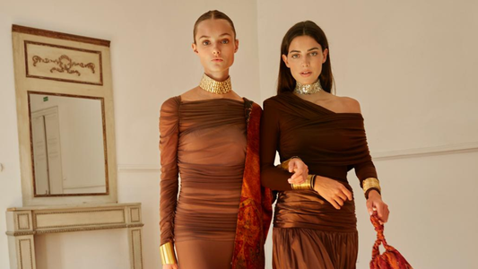 Vestidos marrones de invitada: guía día y noche (AW 25/26)