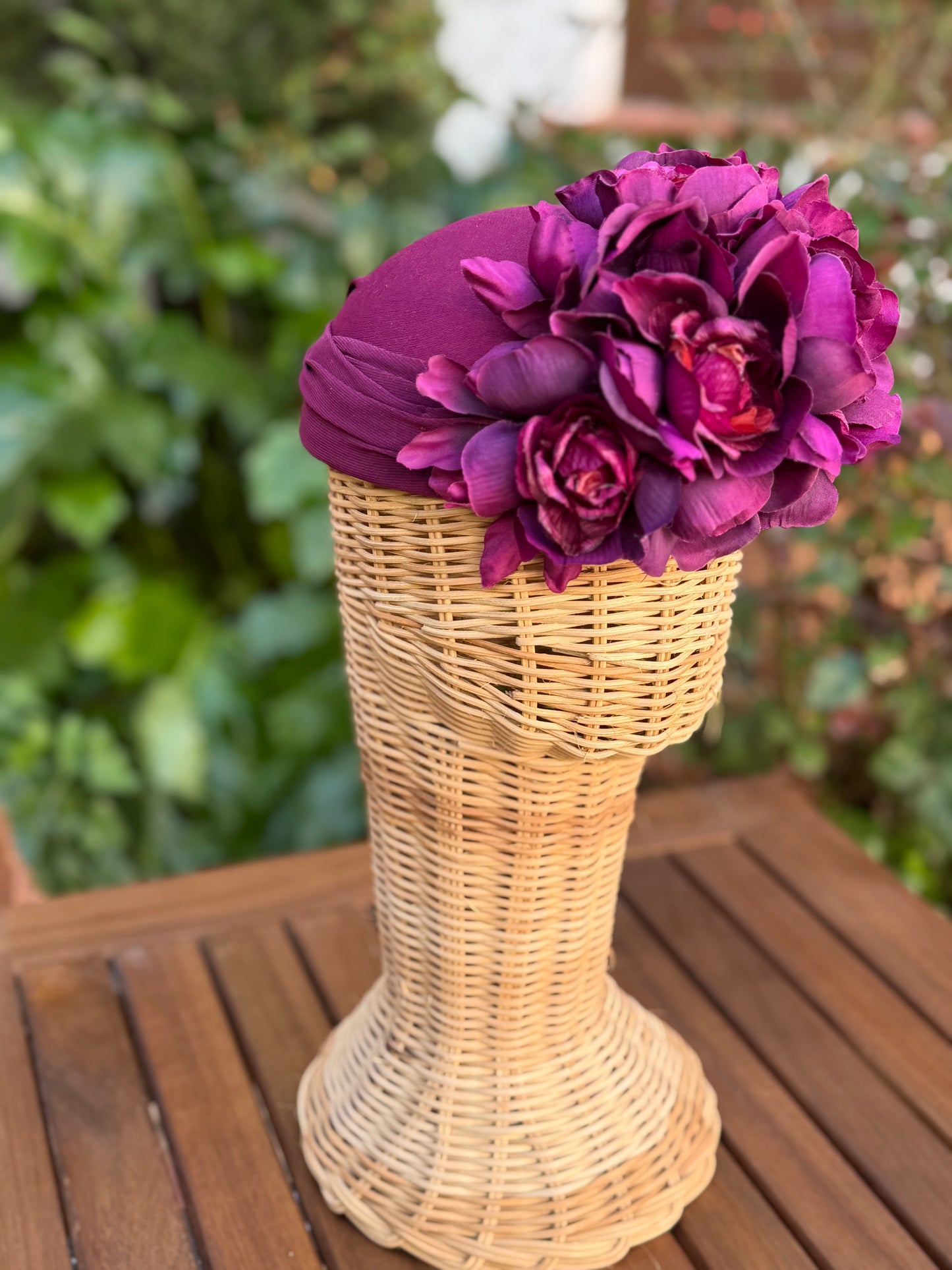 Tocado flores berenjena