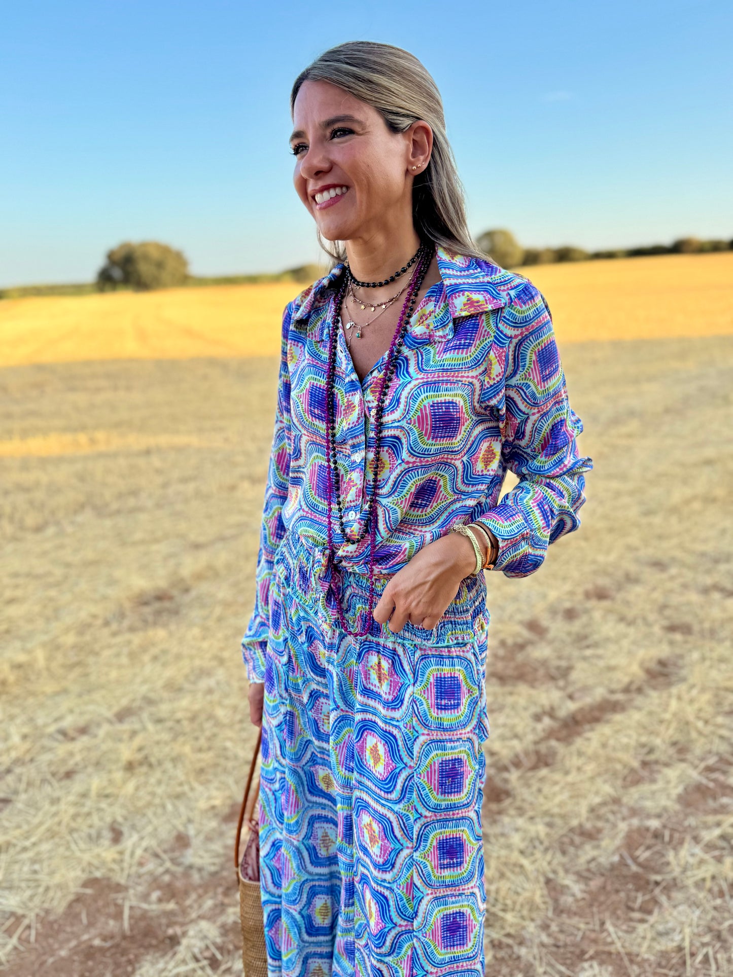 Conjunto pantalón geométrico azul y rosa