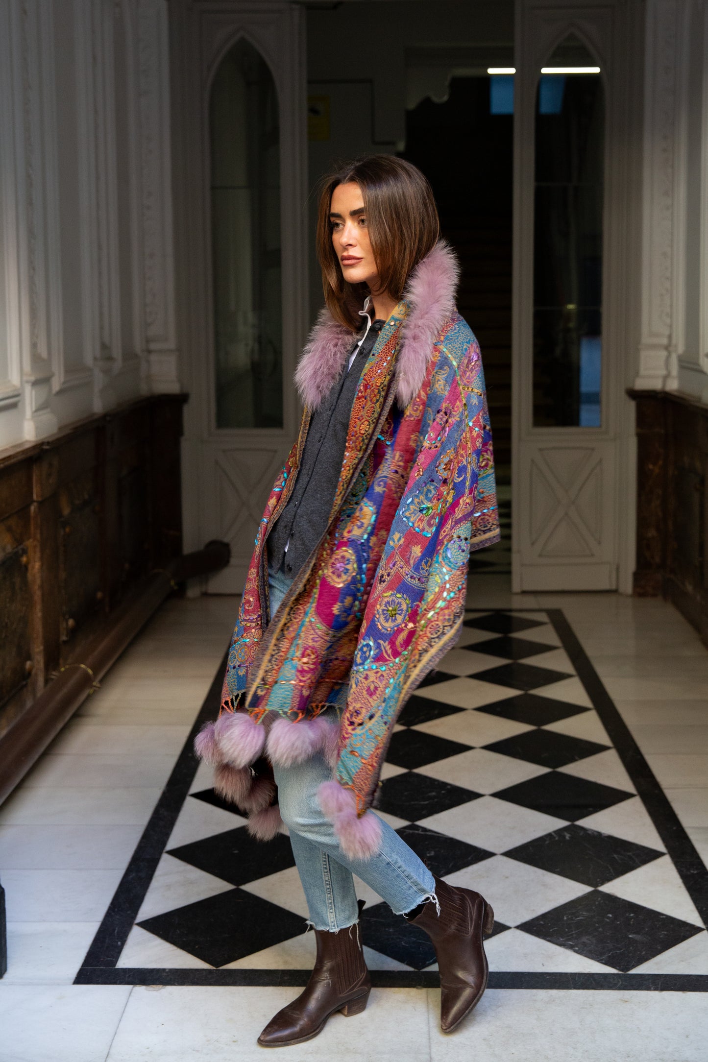 Capa Pashmina de lana bordada