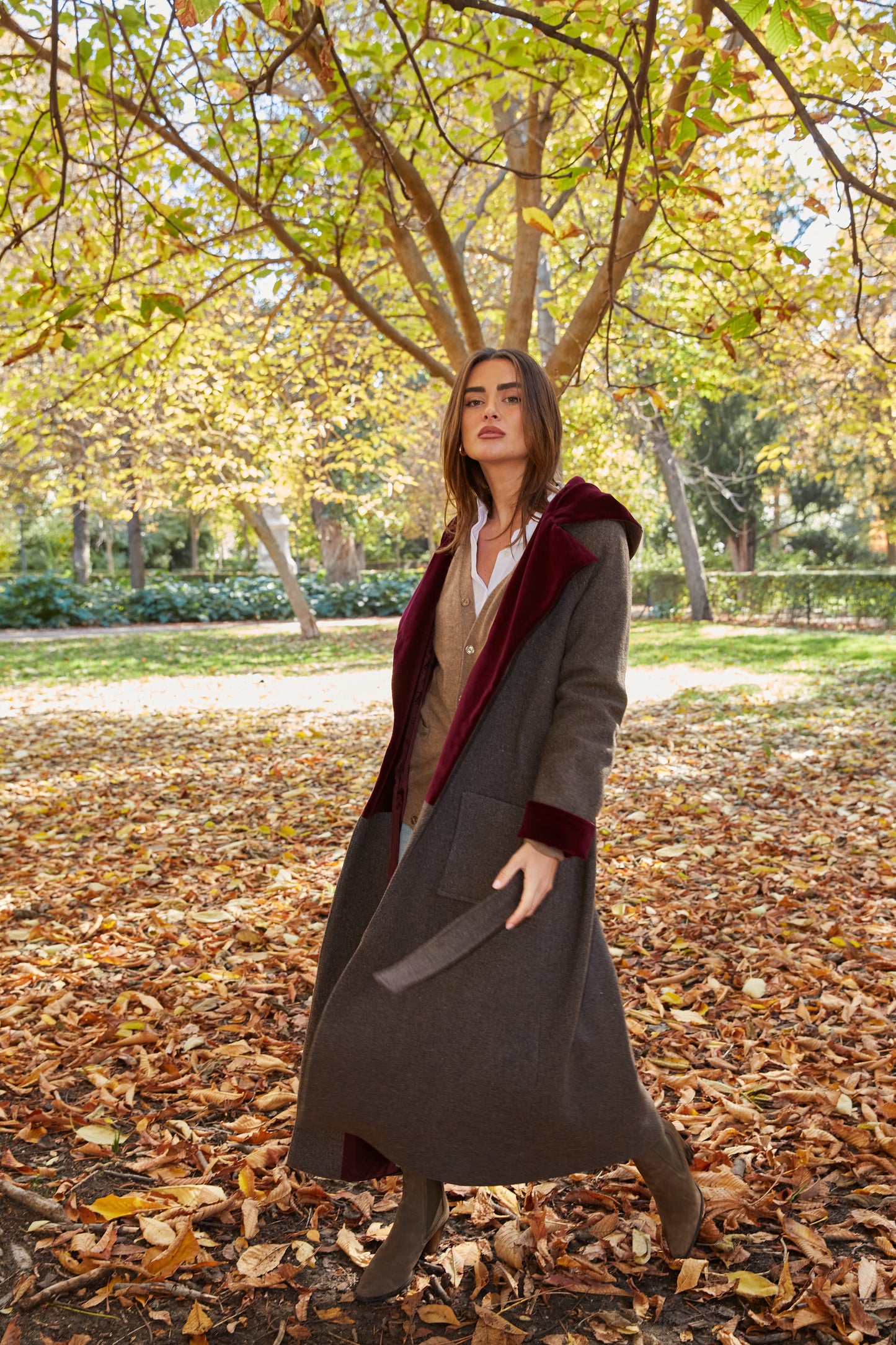 Abrigo Lana capucha berenjena