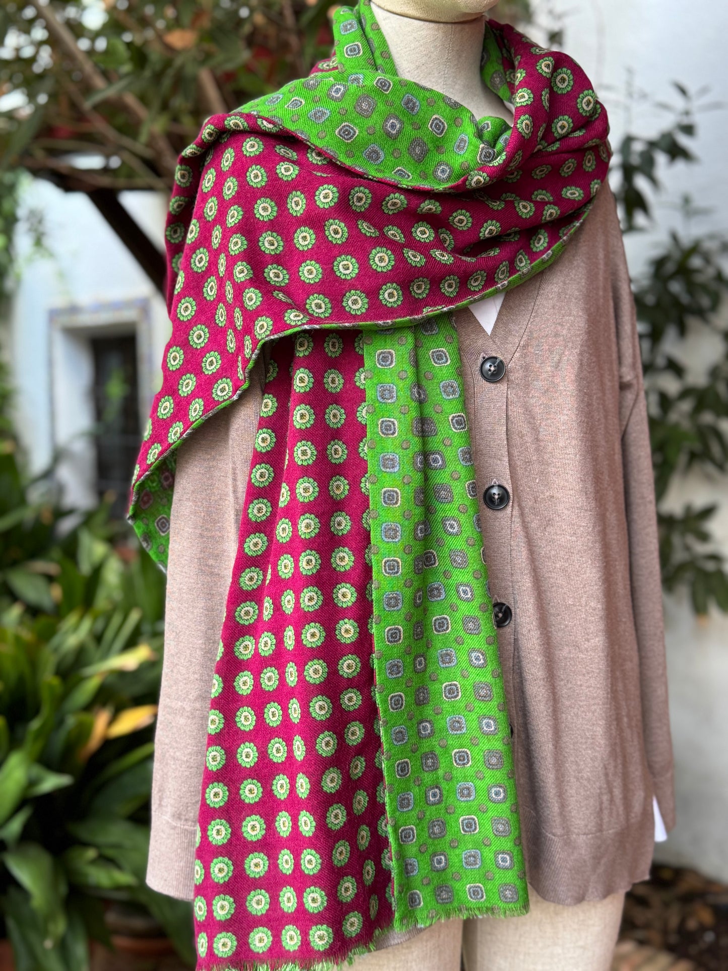 Pañuelo largo reversible de lana