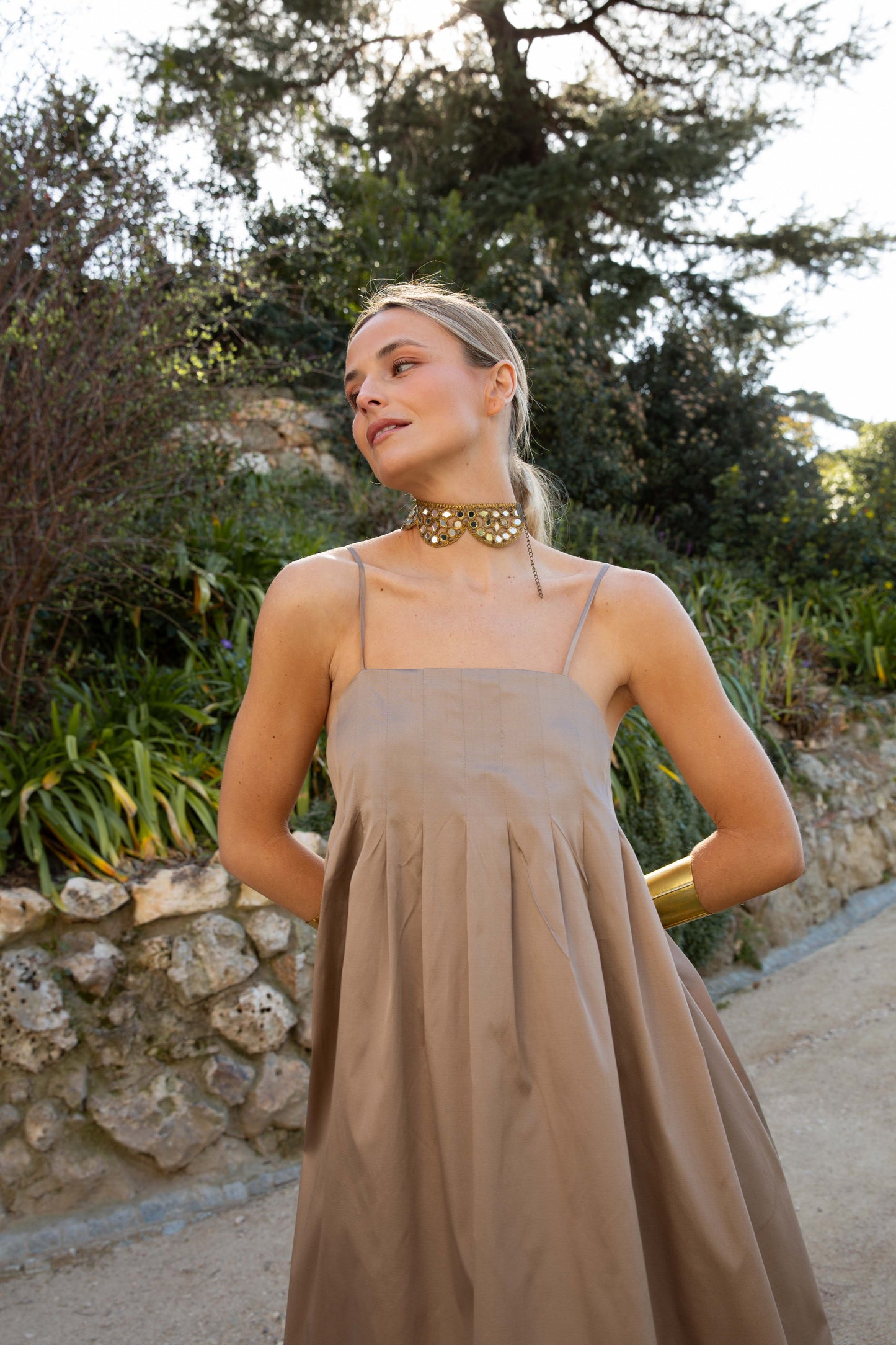 Vestido Medusa beis doradito