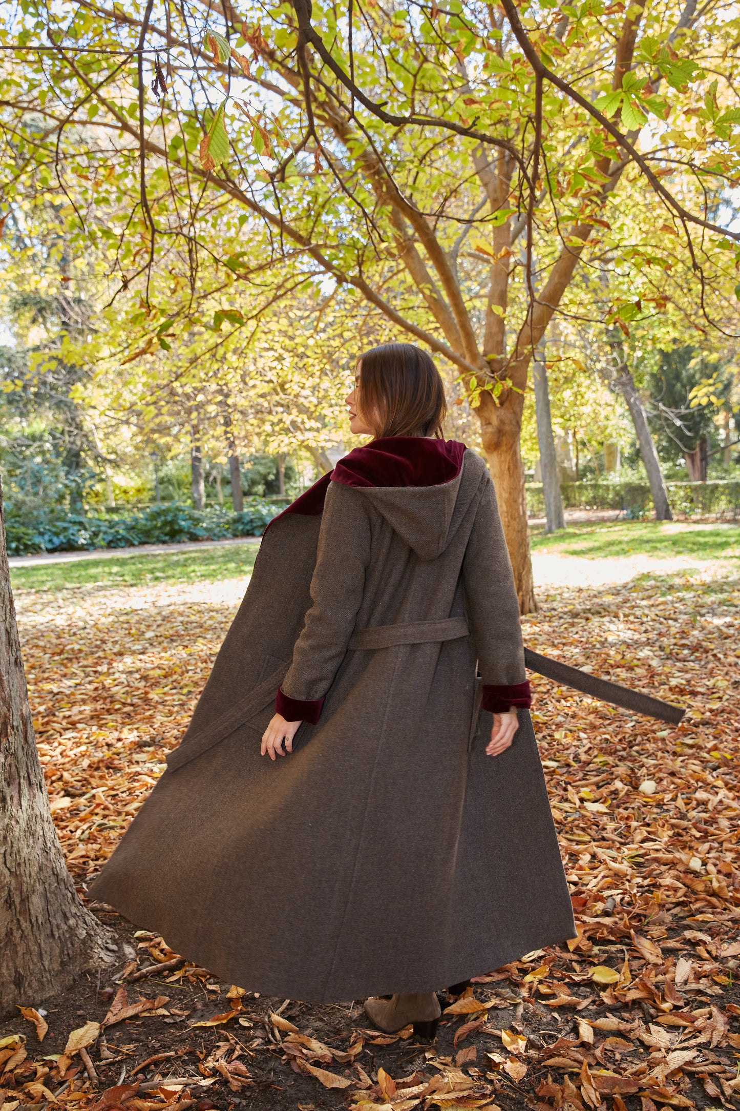 Abrigo Lana capucha berenjena