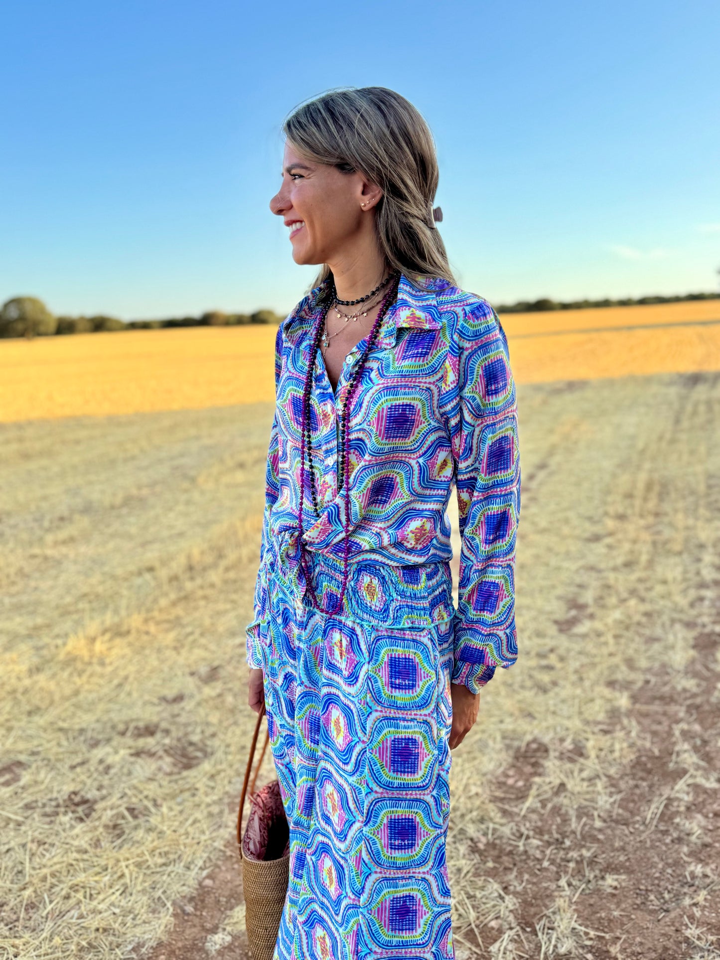 Conjunto pantalón geométrico azul y rosa