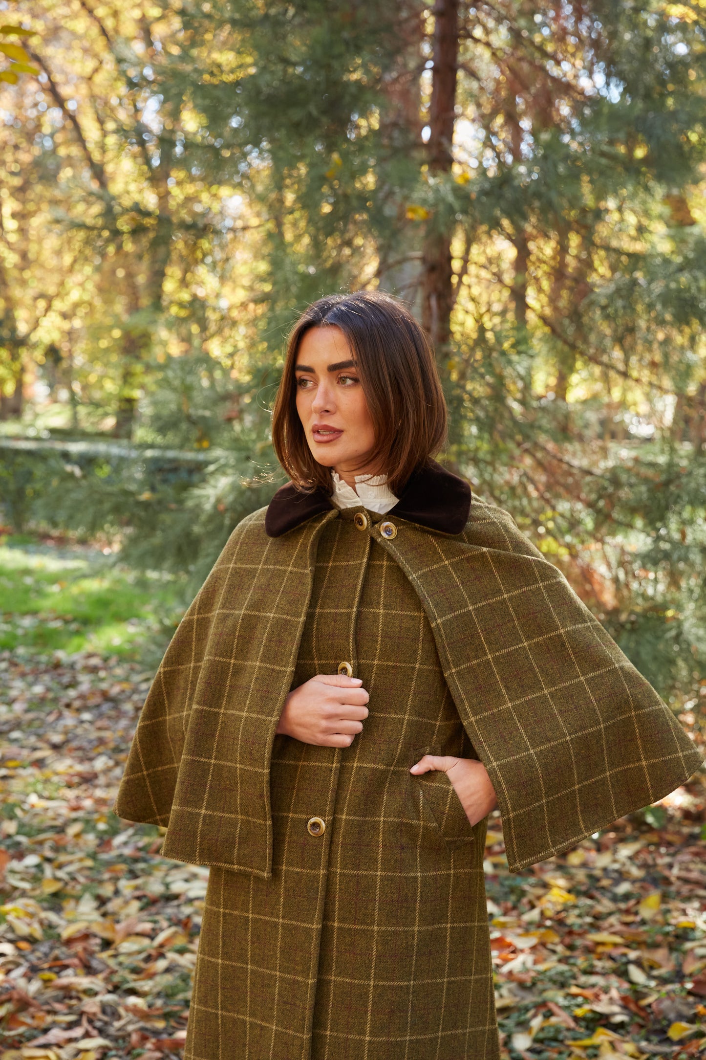 Abrigo capa cuadros oliva