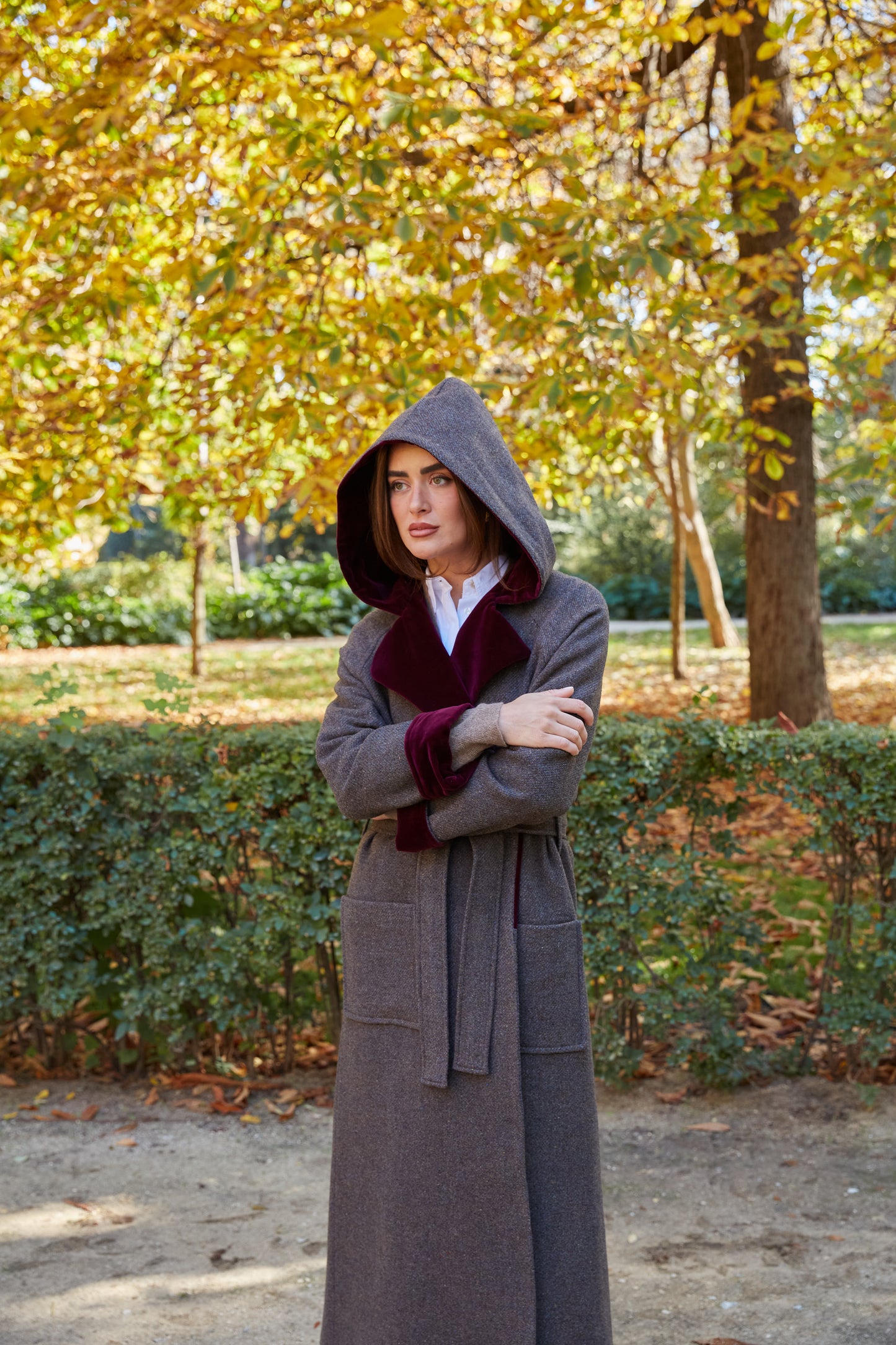 Abrigo Lana capucha berenjena