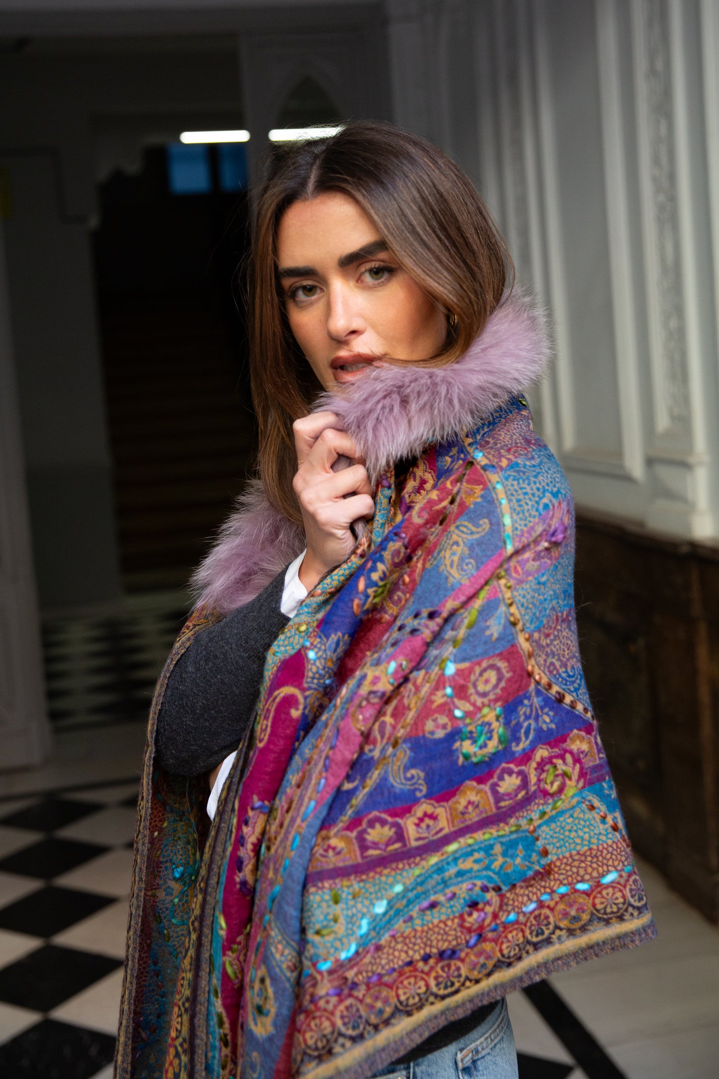 Capa Pashmina de lana bordada