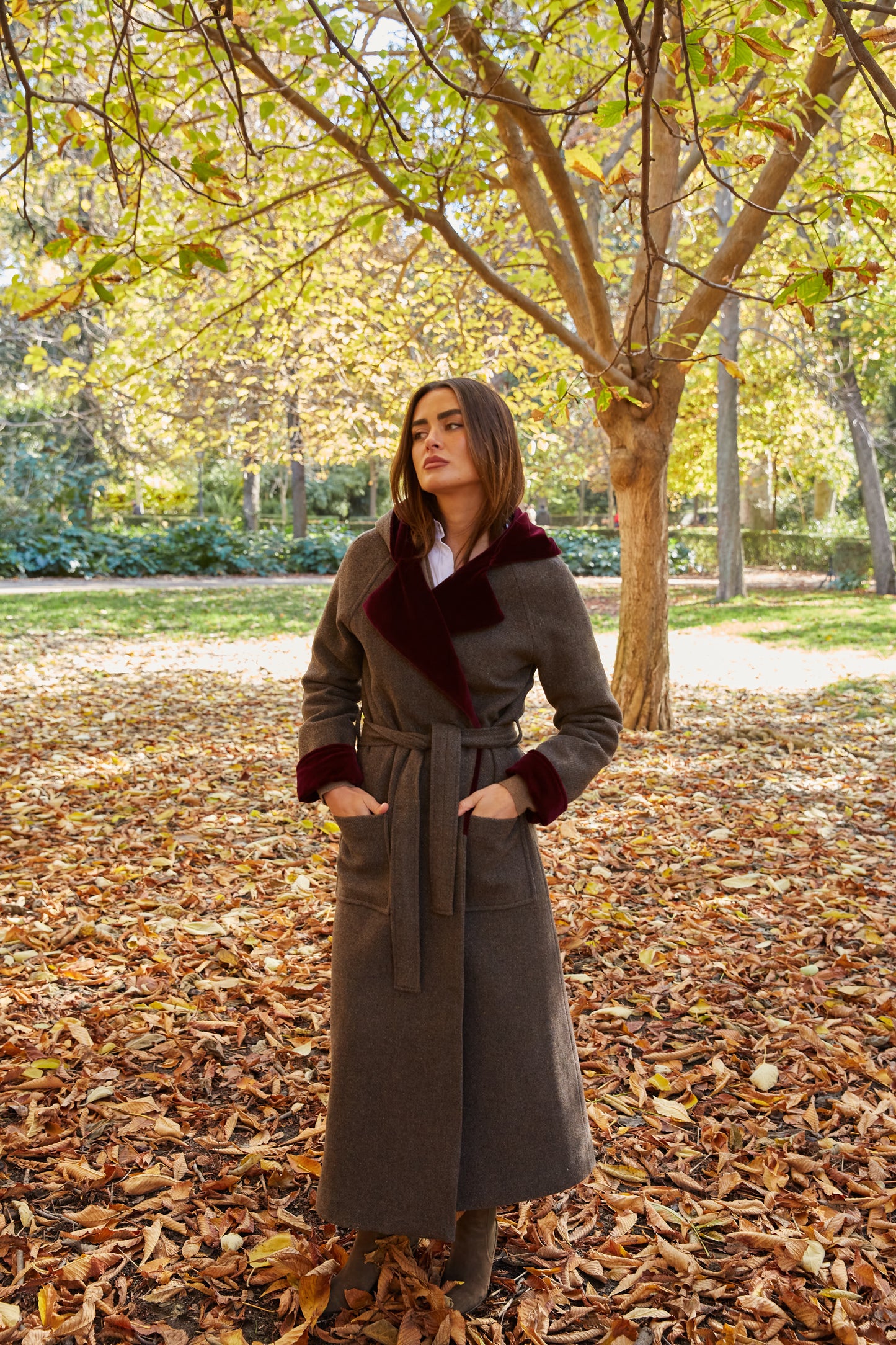 Abrigo Lana capucha berenjena