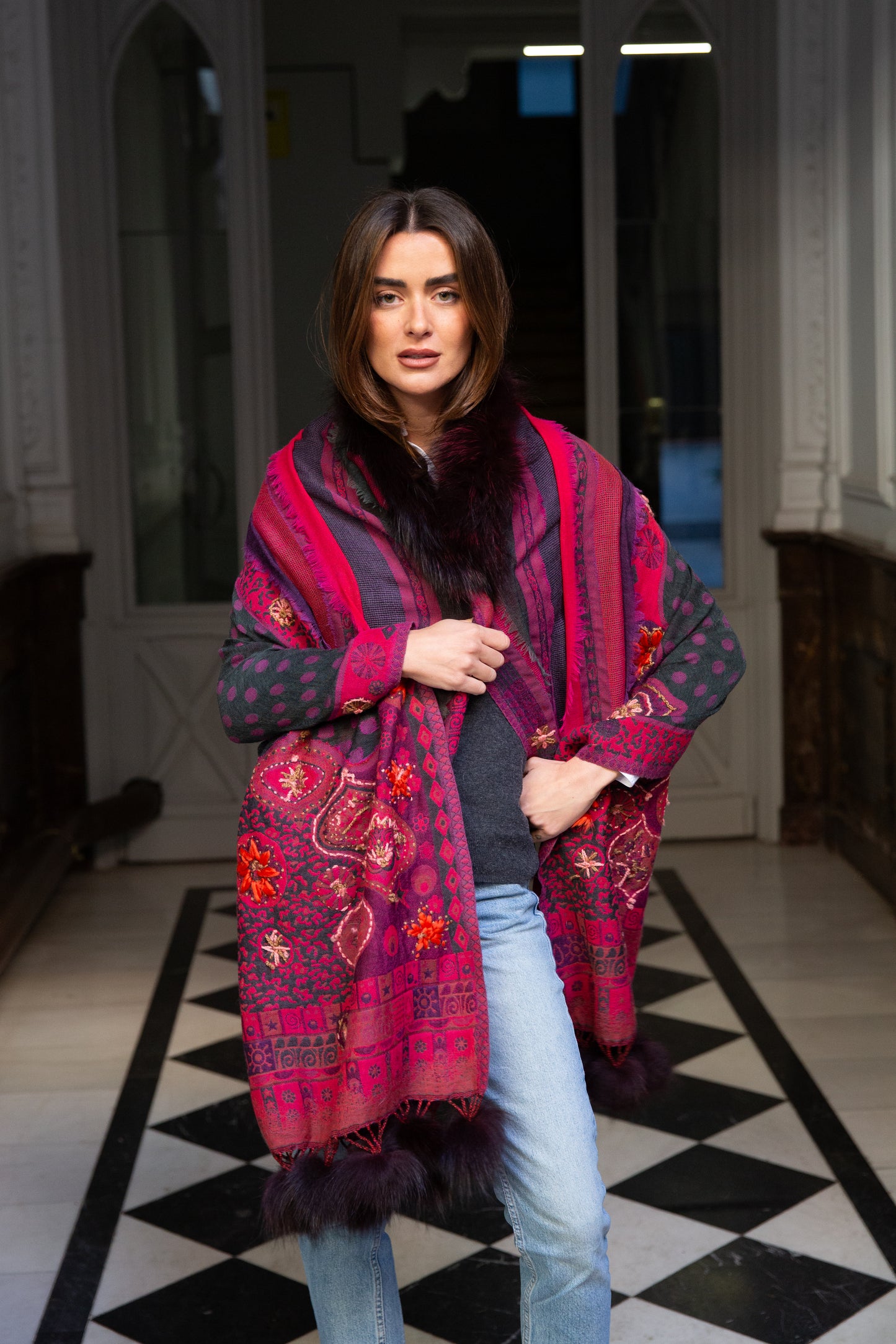 Capa Pashmina de lana bordada