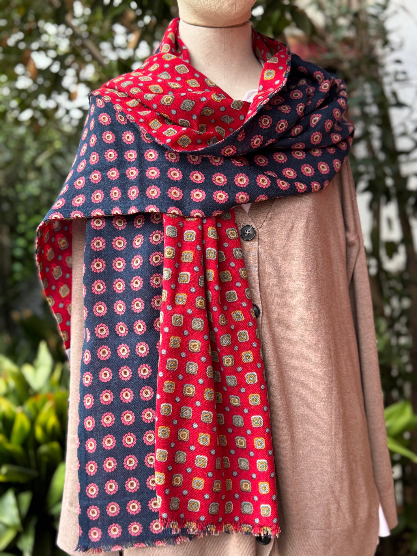 Pañuelo largo reversible de lana