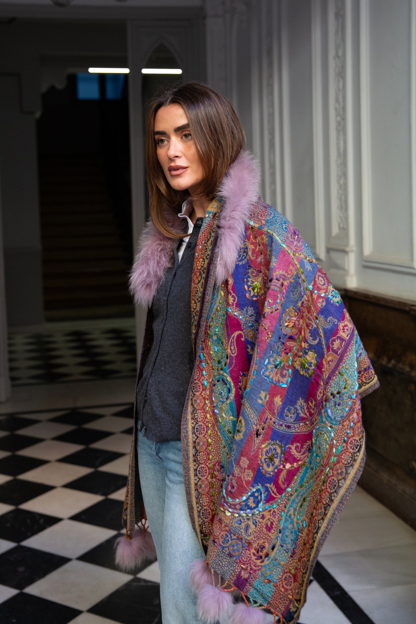 Capa Pashmina de lana bordada