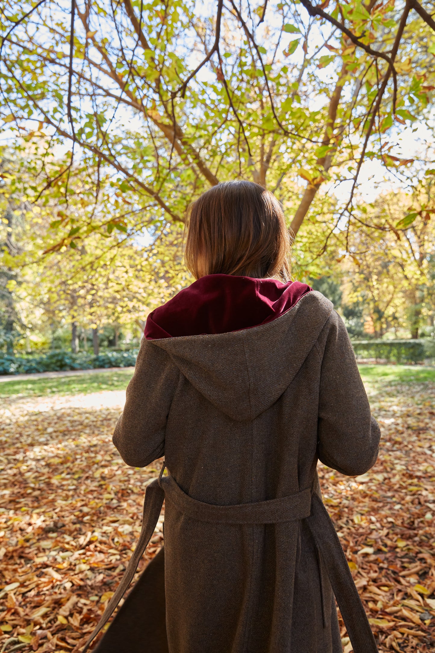 Abrigo Lana capucha berenjena