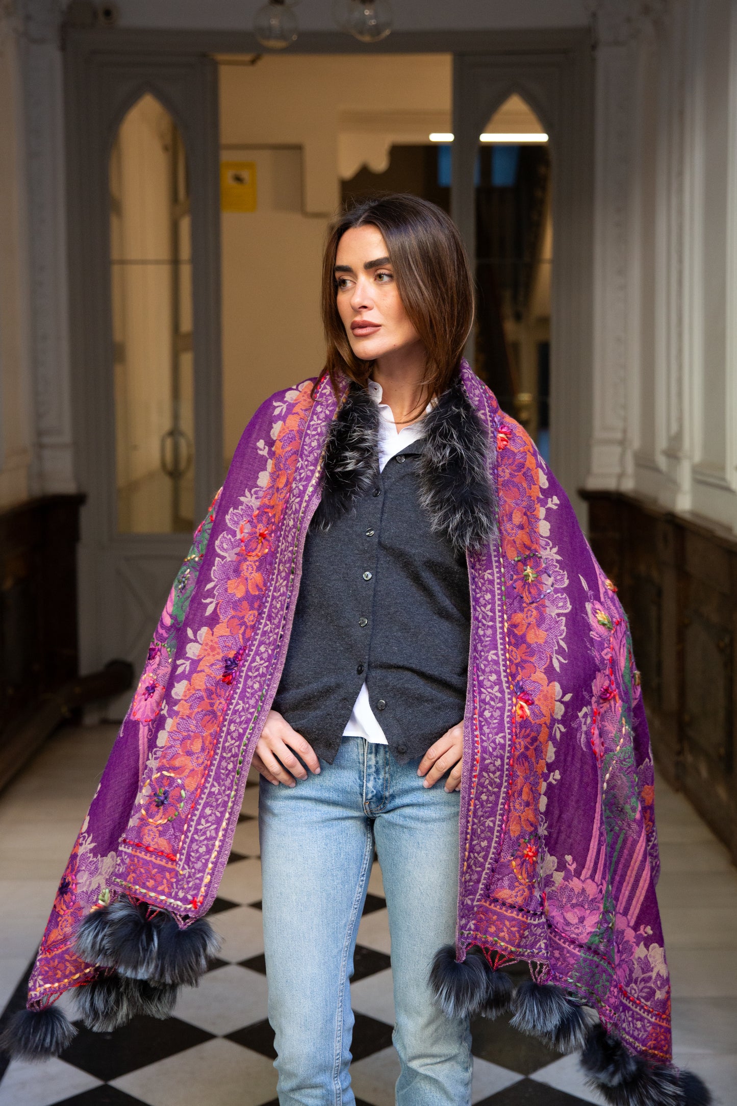 Capa Pashmina de lana bordada