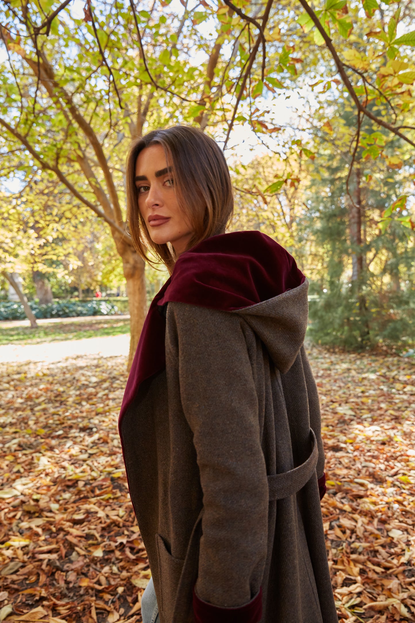 Abrigo Lana capucha berenjena