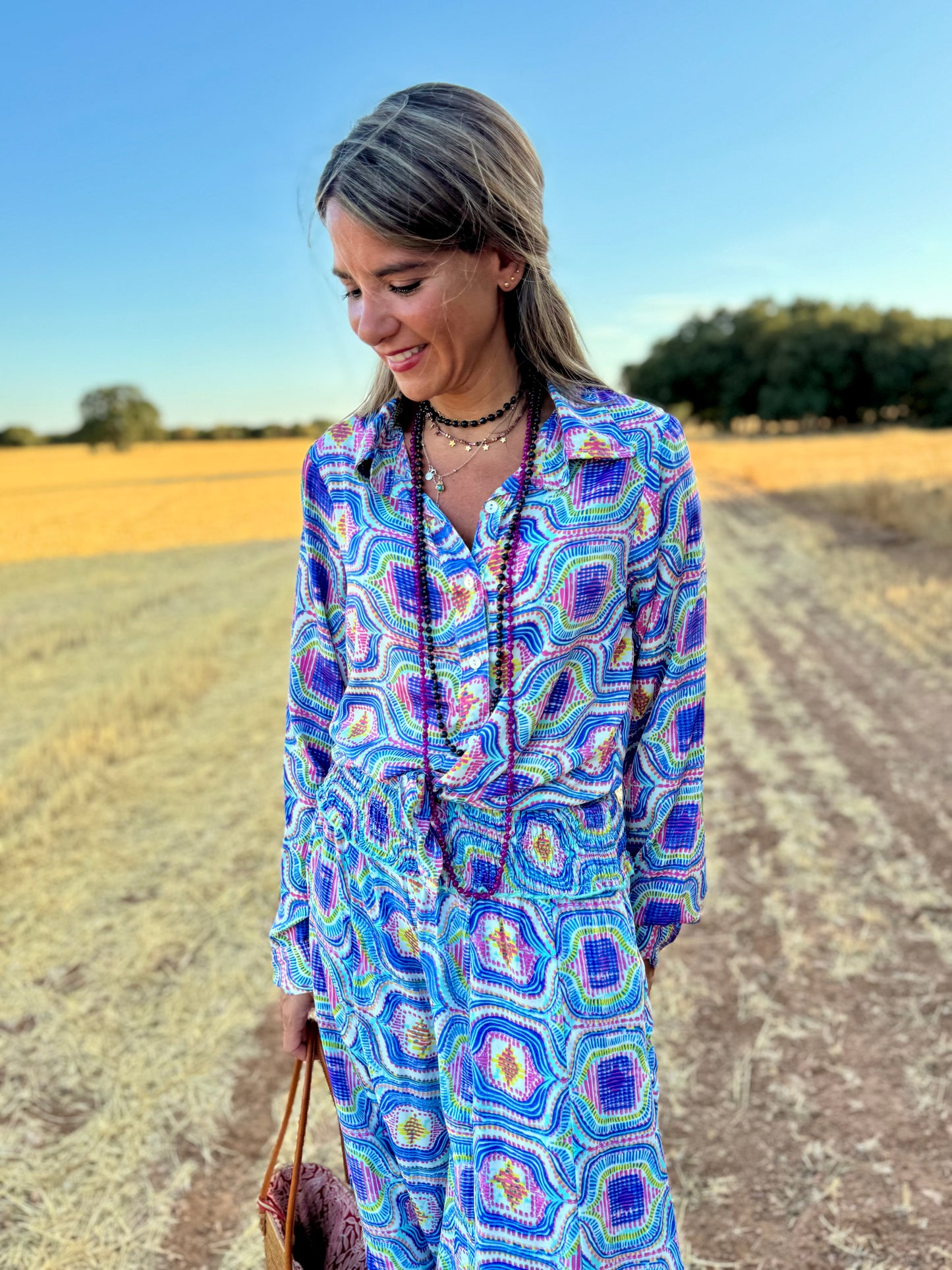 Conjunto pantalón geométrico azul y rosa