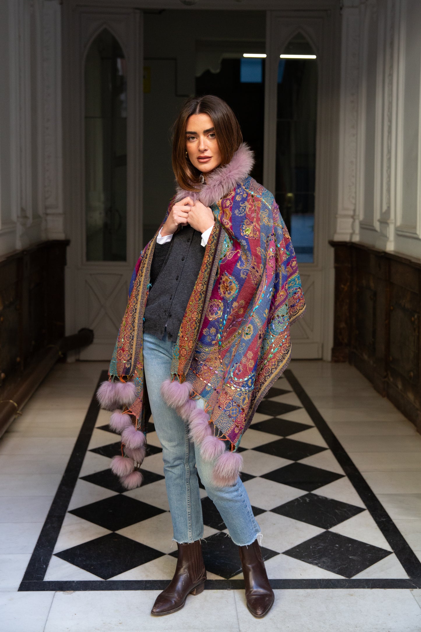 Capa Pashmina de lana bordada