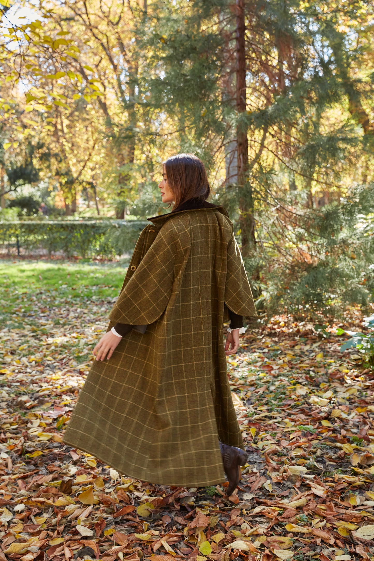 Abrigo capa cuadros oliva