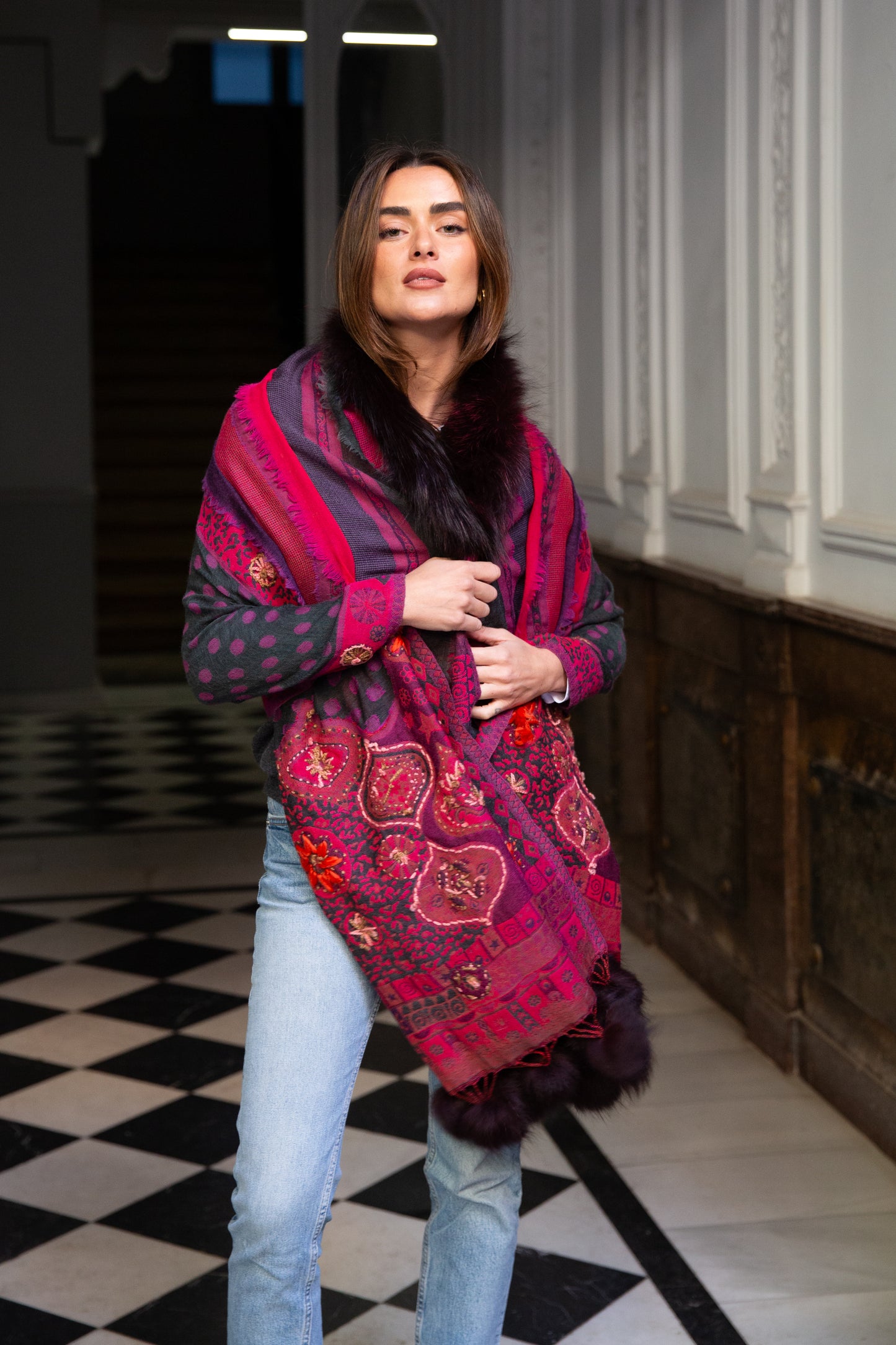 Capa Pashmina de lana bordada