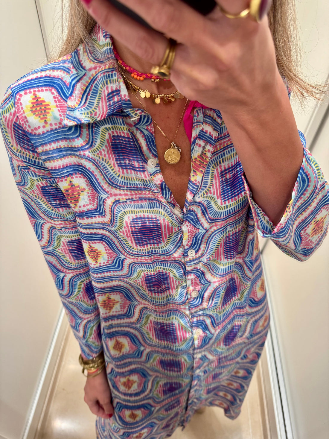 Camisero geométrico azul y rosa