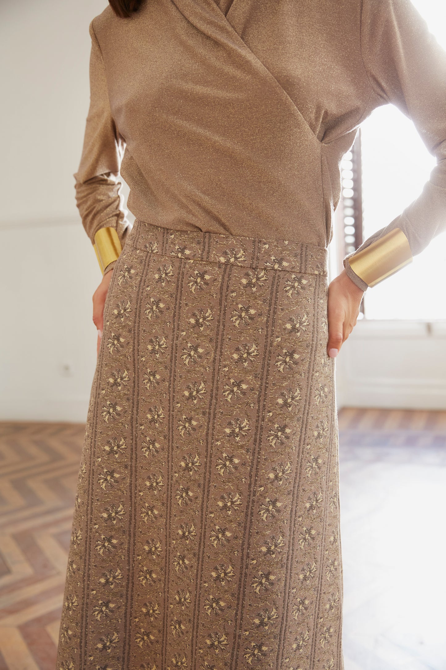 Conjunto Feitiço castanho/dourado