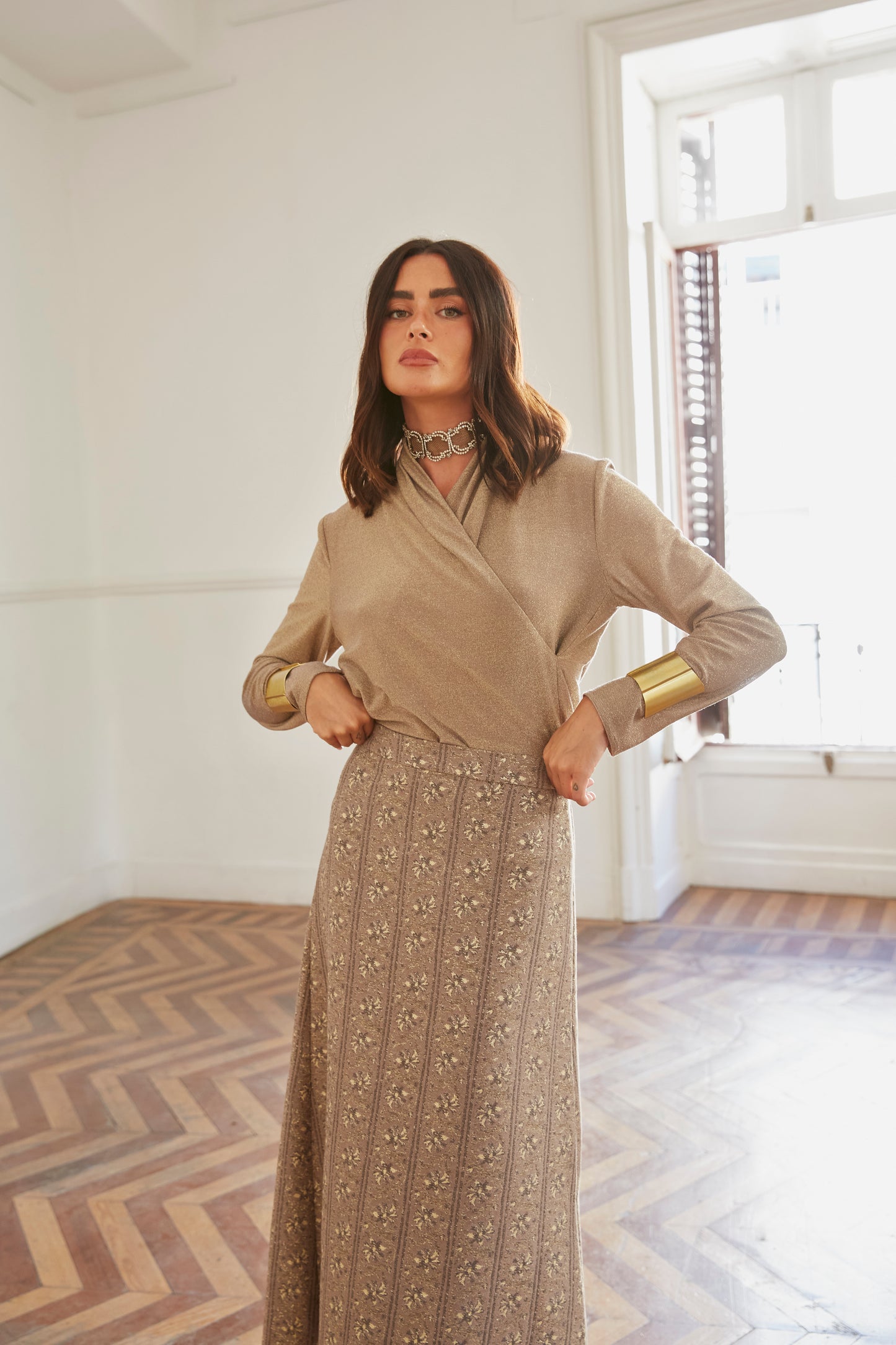 Conjunto Feitiço castanho/dourado