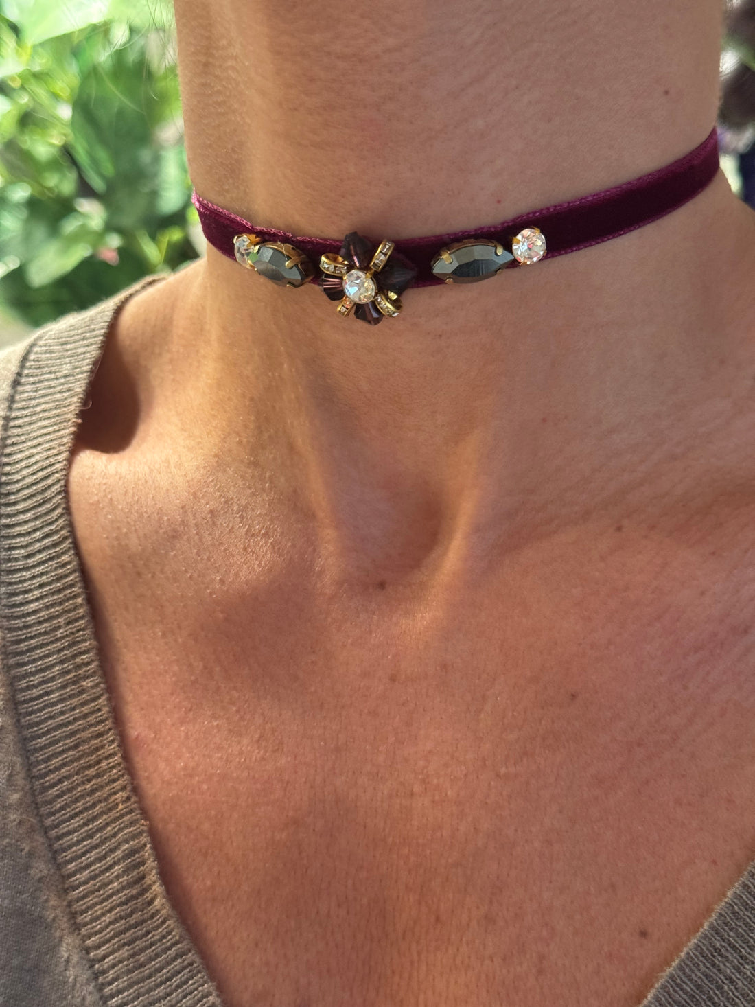 Choker de terciopelo granate