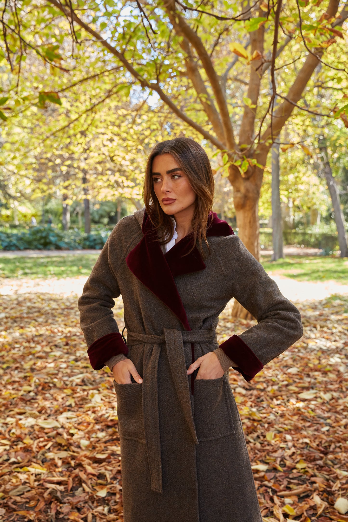 Abrigo Lana capucha berenjena