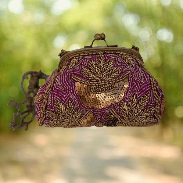 Clutch bordado fucsia