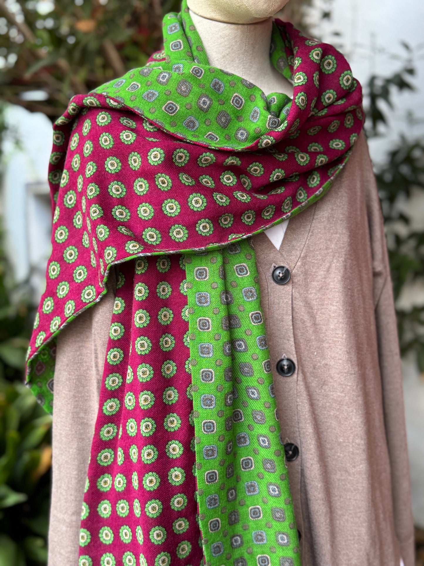 Pañuelo largo reversible de lana