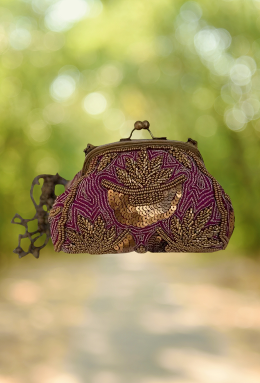 Clutch bordado fucsia