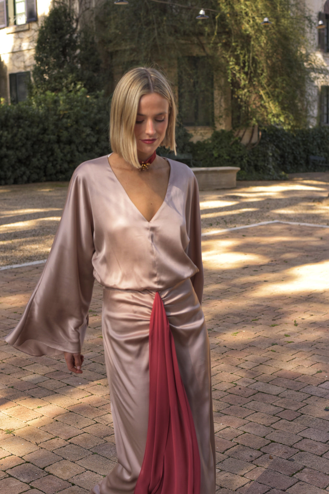 Lady Tarantula beige dress